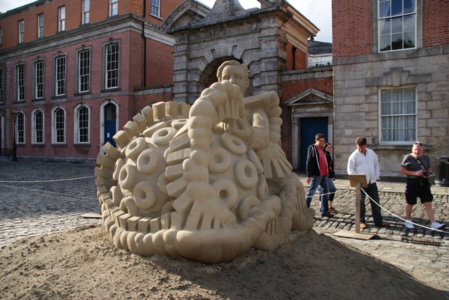 Zamek Dubliński. Rzeźby z piasku.
