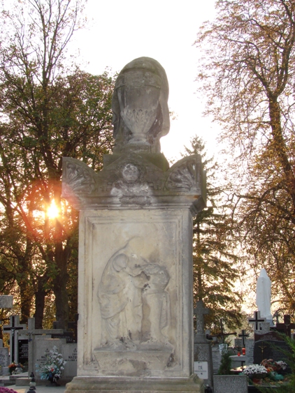 Na cmentarzu w Pułtusku.
